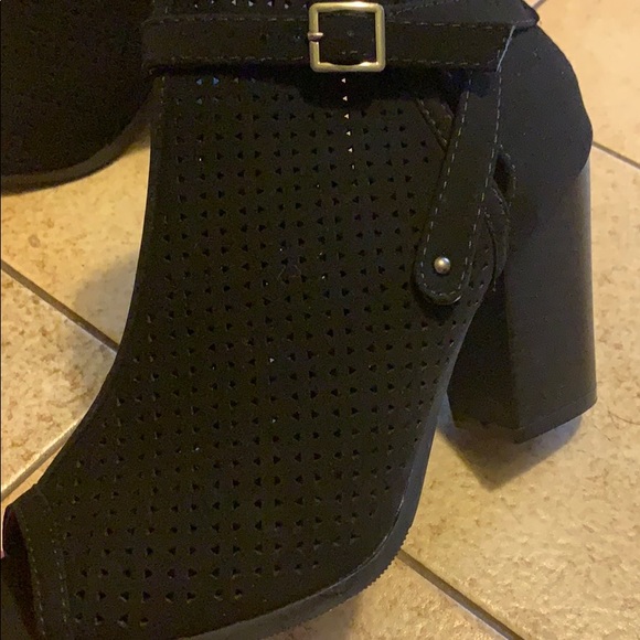 Open toed boots - Picture 6 of 6